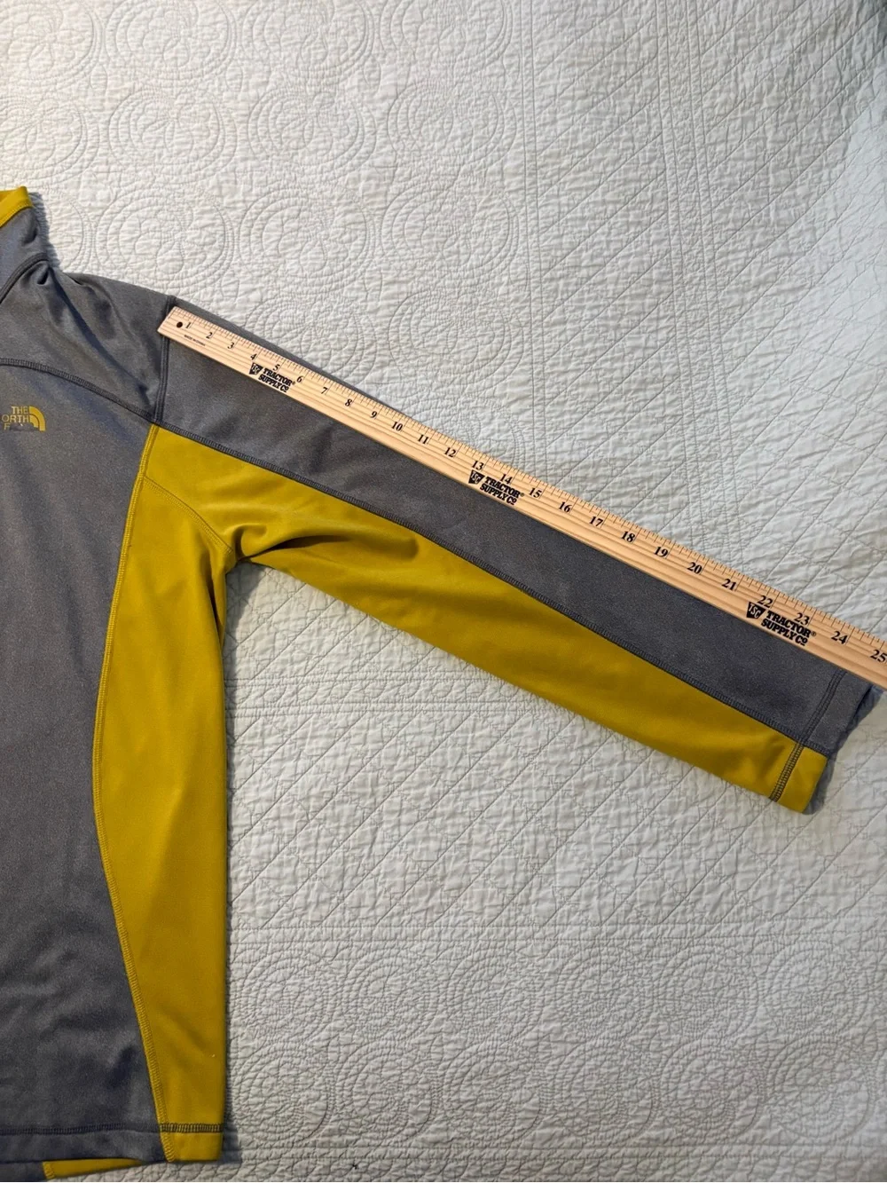 North Face 1/4 zip pullover. Size XL.